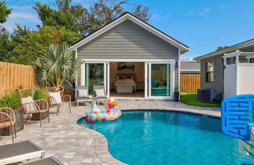 Jacksonville Beach House | Pool, Hot Tub & Putting Greens Near Beach