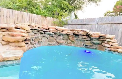 Greenslopes At Lake Creek House | Pool House near Downtown Round Rock
