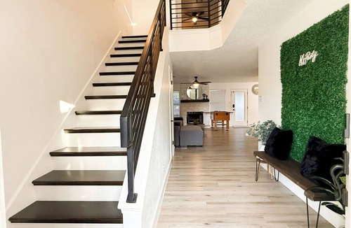 Greenslopes At Lake Creek House | Pool House near Downtown Round Rock