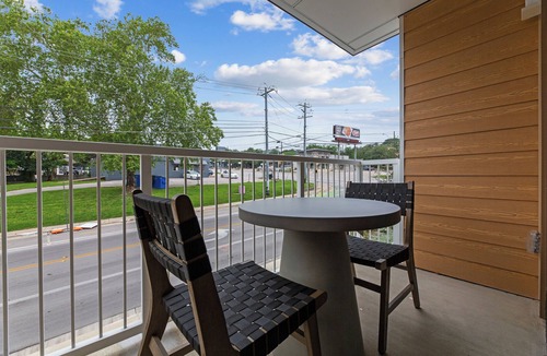 South Lamar Apartment | Pool + Rooftop | 1BDR Suite w/Balcony | The Code