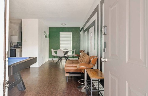 Greater Heights Apartment | Pool Table Luxury 1Bed Apt in Downtown & Heights