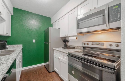 Greater Heights Apartment | Pool Table Luxury 1Bed Apt in Downtown & Heights