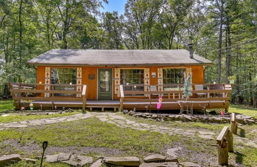 Lackawaxen House | Pools & Ski Access: Lackawaxen Cottage w/Deck!