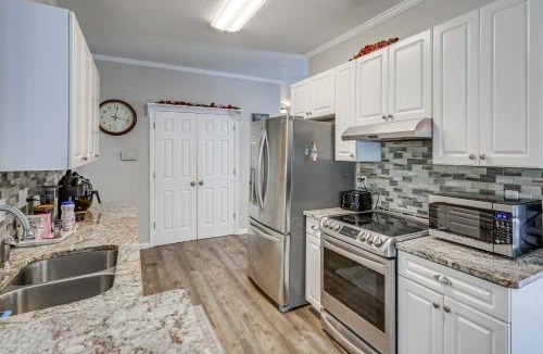 Jefferson House | Poolside Bliss! Family Home 1 Mi to Dtwn Jefferson