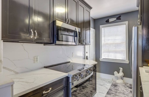 Southbank Condo | Poolside Fun! Waterfront Gem Near San Marco Square
