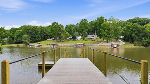 Sherrills Ford House | Poolside Paradise by AvantStay