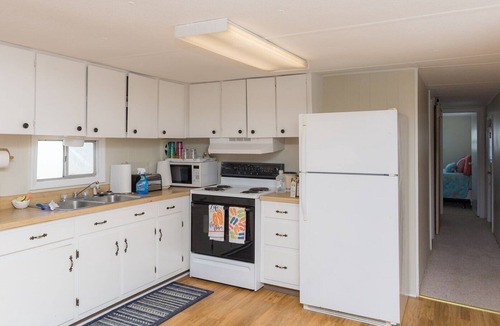 Surf City Cottage | Pop Tart- 3 Bedroom Vintage Cottage