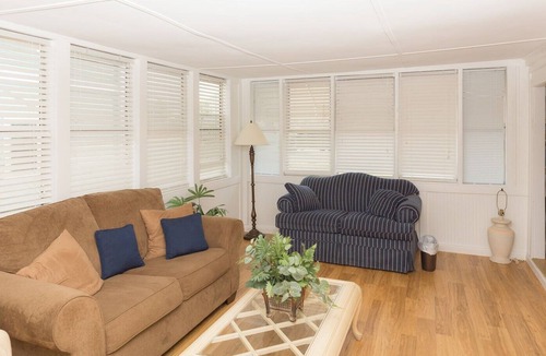 Surf City Cottage | Pop Tart- 3 Bedroom Vintage Cottage