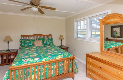 Surf City Cottage | Pop Tart- 3 Bedroom Vintage Cottage