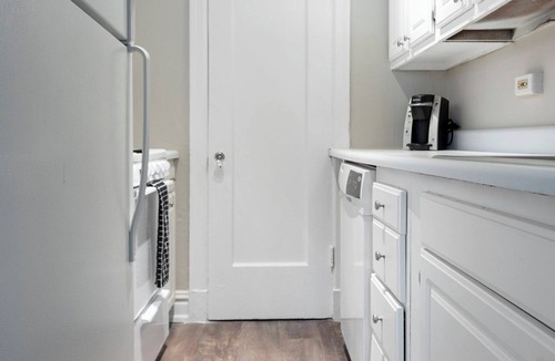 Washington Apartment | PoplarHouse 1BD+Den 14