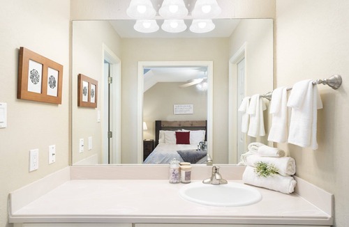 Austin Cottage | ✦Poppy's Place✦ South Austin Guest House