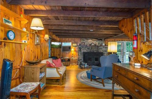 Pisgah Forest House | Pops Place · Pops Place on a Fishing Pond, Rustic, Cabin Experi