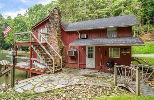 Pisgah Forest House | Pops Place - Rustic Cain on Fishing Pond