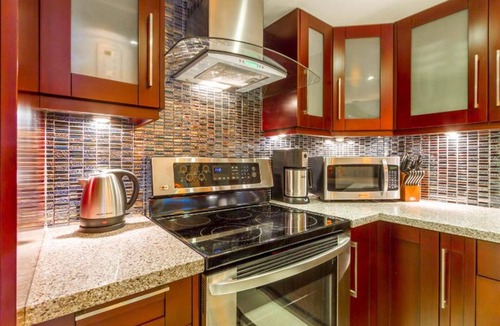 Waikiki Condo | Posh & Lavish . 2 ADJOINING SUITES . Direct Ocean Views