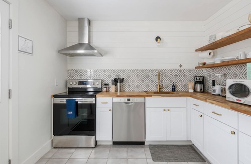 Old Village House | Posh Old Village Townhome | Stylish Escape