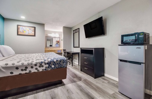 US 290 Hotel | Prestige Inn