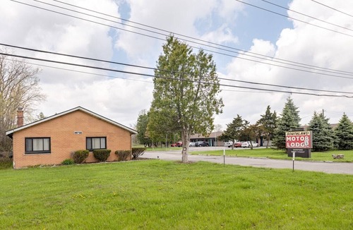 Riverview Apartment | Private Getaway for 2 Near Dining and Entertainment