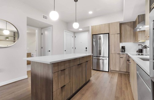 Clarendon Apartment | Prime Area | Spacious Apt Near Metro