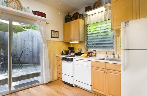 Kailua House | Prime Location Across from Kailua Beach Park w/AC!!