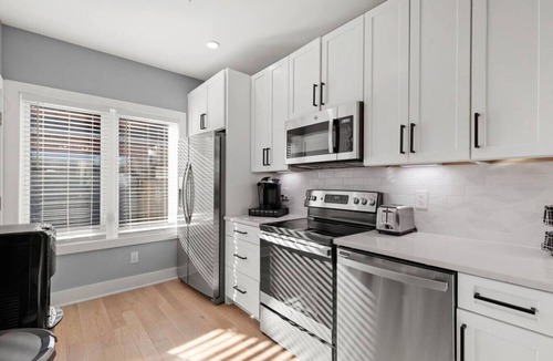 H Street Corridor Hotel | Prime Location+Steps from HStreet Corridor+Laundry