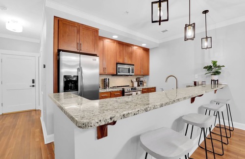 Old West Broad Neighborhood Apartment | Prime Location, Walkable Historic District 2BDR | The Juliette #104 by AvantStay