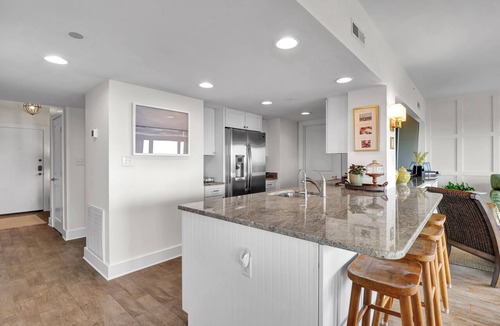 Shell Island Condo | Prime Oceanfront Location: Pool, Balcony & Tennis Court