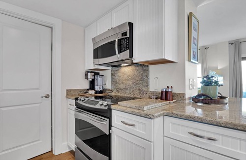 Shell Island Condo | Prime Oceanfront Location: Pool, Balcony & Tennis Court