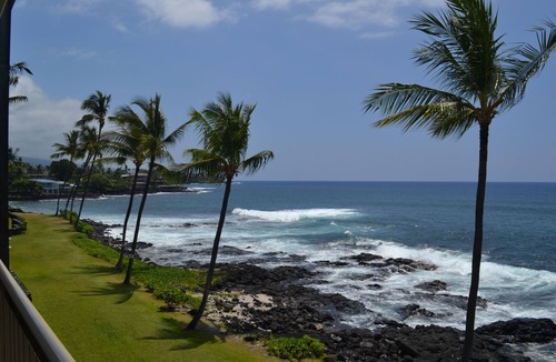 Historic Kailua Village Condo | Prime Oceanfront Kona Reef Vacation Condo - D Building