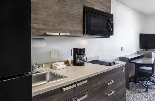 Huntersville Hotel | Prime Room Near Charlotte Attractions! BBQ Facilities, Pet Friendly, Parking!