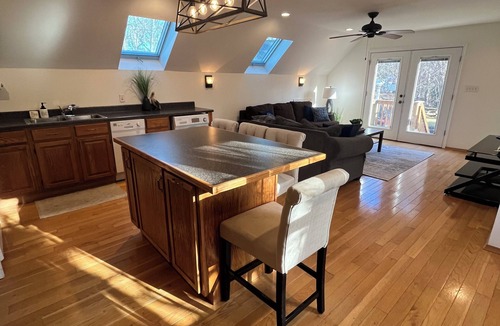 Hollywood Apartment | Private 1 BR Woodland Getaway