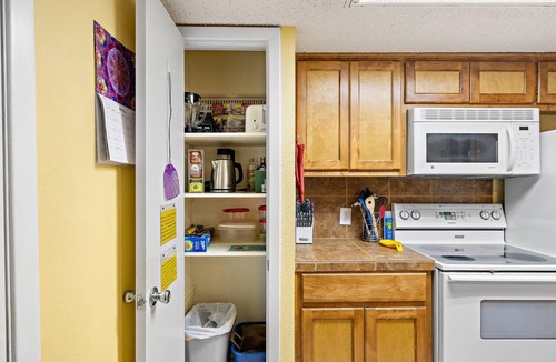 Barton Hills Condo | Private, 1 King bed, Patio; .33 mi to Zilker Park/Barton Springs, @2 mi to DT!