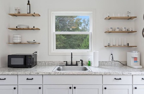 Conestee House | Private 1BR Guest House w/Pool & Kitchen