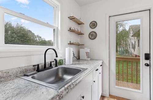 Conestee House | Private 1BR Guest House w/Pool & Kitchen