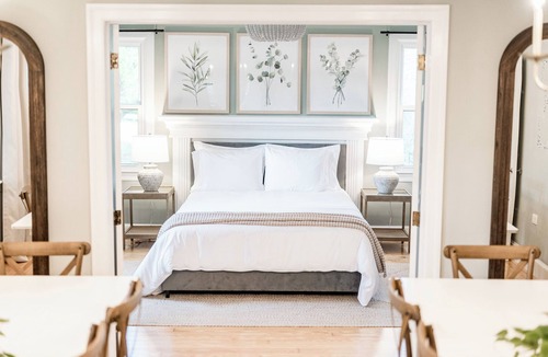 Altavista Hotel | Private 2 Bedroom Suite at Boutique Inn with Hot Tub