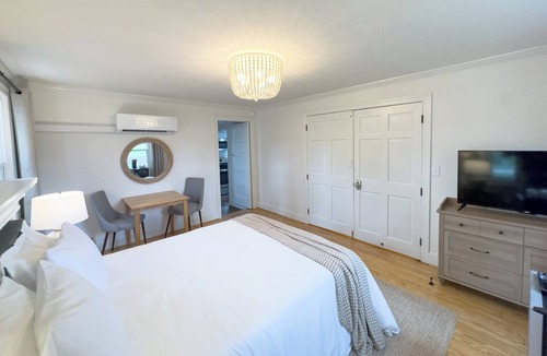 Altavista Hotel | Private 2 Bedroom Suite at Boutique Inn with Hot Tub