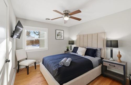 Willow Lawn House | Private 3 BR House w Fence Near Scotts Addition!