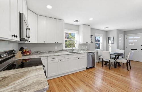 Willow Lawn House | Private 3 BR House w Fence Near Scotts Addition!