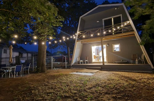 Granbury Cottage | Private A-Frame w/Kayaks on Canal newly renovated