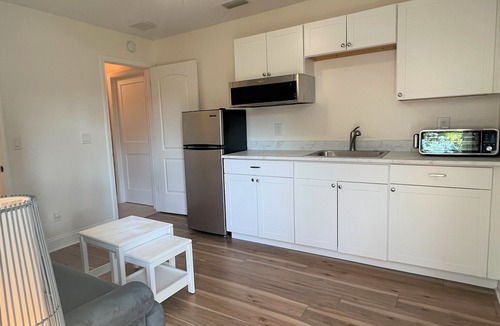 Fleming Island Apartment | Private attached apartment 1 bed 1bath, kitchenette, liv room, private laundry.