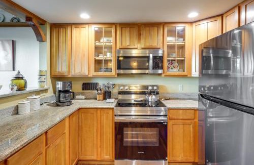 Mountain Air House | Private Balcony! Mtn-View Sanctuary in Burnsville