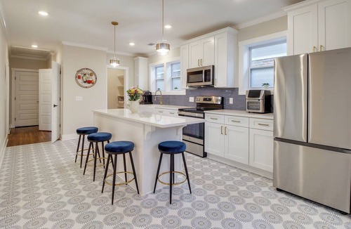 Eastside Apartment | Private Balcony: Spacious, Updated Savannah Apt!