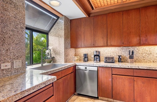 Kamuela Condo | 🏖️ Private Beach | Lagoon & Ocean View | Concierge Included | Spacious Lanai!