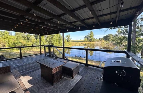 Clopton Cabin | Private Cabin, 3 Bed Rooms, 2 Bath, nestled in the woods on a spring fed pond!