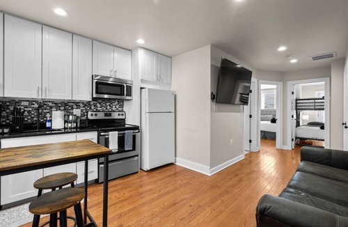 Northeast Hotel | Private City Condo+ 2BD+1Bath+Free Street Parking