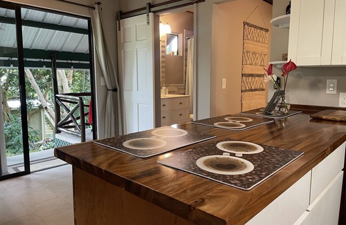 Honalo Cottage | Private cottage above Kona surrounded by coffee farms.