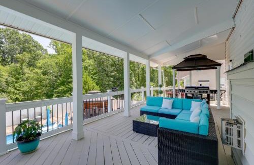 Golts Apartment | Private Deck & Shared Pool: Townsend Apartment