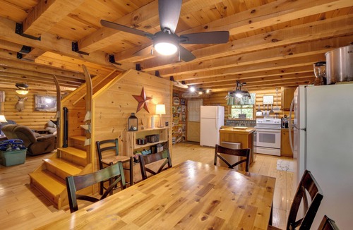 Townville Cabin | Private Dock & Game Room! Lake Hartwell Retreat
