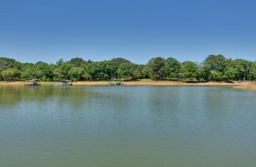 Townville House | Private Dock & Game Room! Lake Hartwell Retreat