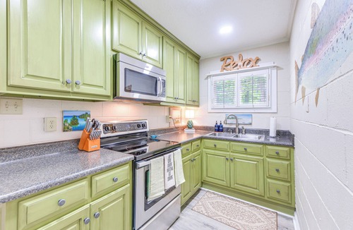 Cobb Cottage | Private Dock + Porch: Lakefront Retreat in Cobb!