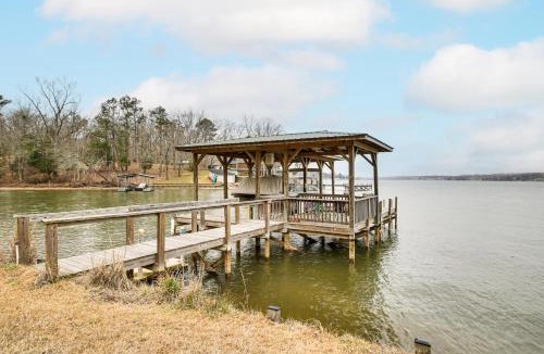Greenwood House | Private Dock + Porch: Serene Lake Greenwood Escape